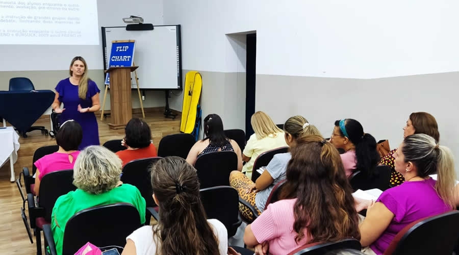 Educadores discutem inclusão nas escolas municipais